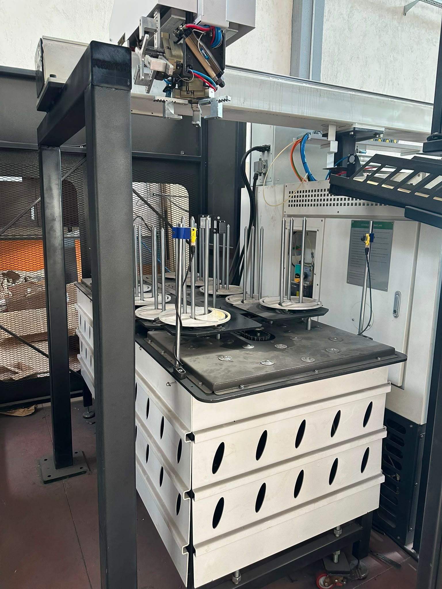 Torna tezgâhı için gantry robot otomasyonu