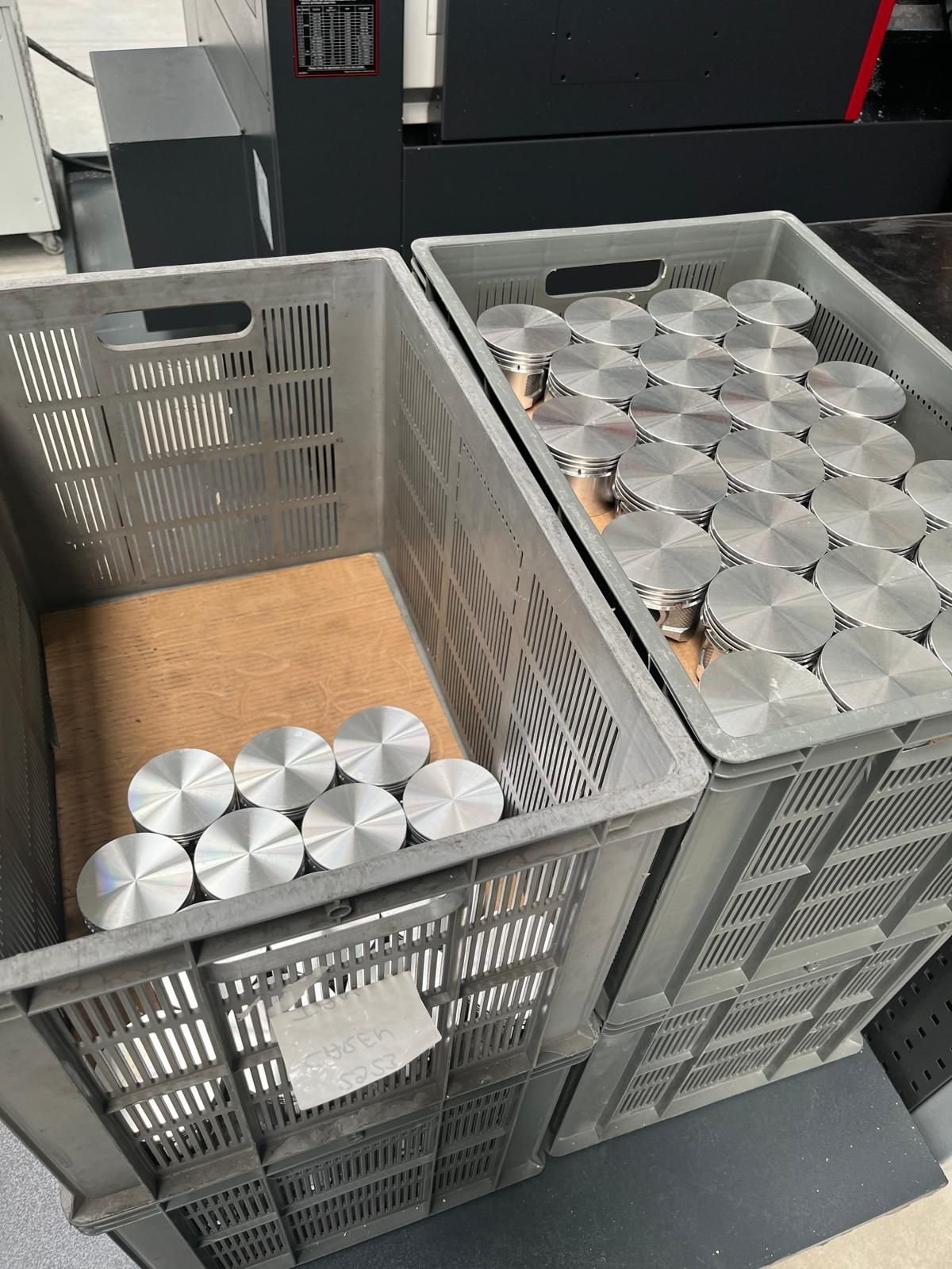 Üretim hattından çıkan ilk piston parçaları